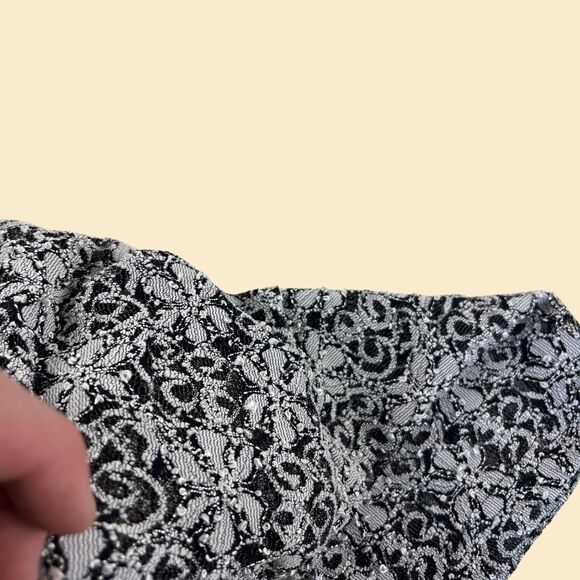 Vintage 70s/80s M lace floral blouse by Jostar, black & white sheer crew-neck - Picture 7 of 9